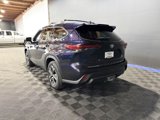 Used 2021 Toyota Highlander XLE image 3