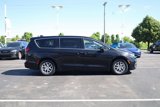 Used 2023 Chrysler Pacifica Touring-L image 4