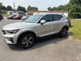 Used 2025 Volvo XC40 B5 Core image 4