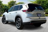 Used 2024 Nissan Rogue SV image 2