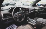 Used 2023 Chevrolet Traverse LT image 2