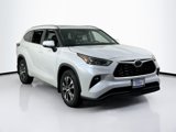 Used 2022 Toyota Highlander XLE image 3