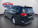 Used 2017 Chrysler Pacifica Touring-L image 5