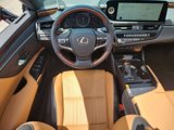 New 2025 Lexus ES 300h w/ Luxury Package image 4