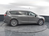 New 2025 Chrysler Pacifica Select image 4