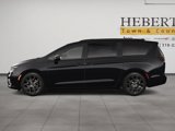 New 2025 Chrysler Pacifica Limited image 3