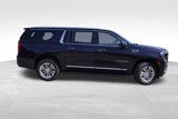 Used 2023 GMC Yukon XL SLT image 3