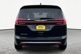 Used 2023 Chrysler Pacifica Touring-L image 4