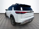 New 2025 Nissan Pathfinder Platinum image 5