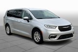 Used 2023 Chrysler Pacifica Touring-L image 2