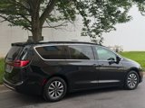 Used 2021 Chrysler Pacifica Touring-L image 6