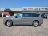 New 2025 Chrysler Pacifica Select image 3