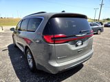 Used 2022 Chrysler Pacifica Limited image 5