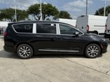 New 2025 Chrysler Pacifica Pinnacle image 3