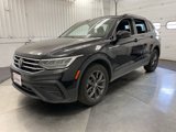 Used 2022 Volkswagen Tiguan SE w/ Panoramic Sunroof Package image 2