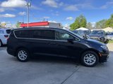 Used 2023 Chrysler Pacifica Touring-L image 4