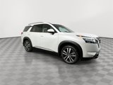 New 2025 Nissan Pathfinder Platinum image 2