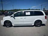 Used 2017 Dodge Grand Caravan SXT w/ Driver Convenience Group image 4