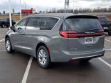 New 2025 Chrysler Pacifica Select image 3