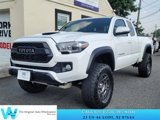 Used 2017 Toyota Tacoma TRD Off-Road image 3