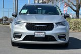 Used 2023 Chrysler Pacifica Limited w/ Uconnect Theater Family Group image 6