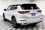 Used 2023 Mitsubishi Outlander SE image 2