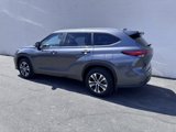 Used 2023 Toyota Highlander XLE image 3