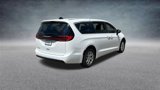 New 2025 Chrysler Pacifica Select image 4