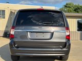 Used 2014 Chrysler Town & Country Touring-L image 4