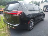 Used 2023 Chrysler Pacifica Touring-L image 4