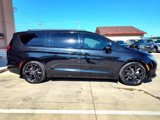 Used 2018 Chrysler Pacifica Limited w/ Advanced Safetytec Group image 4