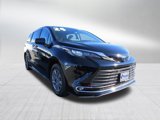 Used 2024 Toyota Sienna XLE image 2