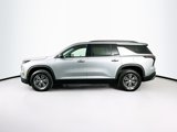 Used 2025 Chevrolet Traverse LT image 4