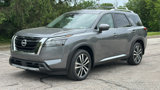 New 2025 Nissan Pathfinder Platinum image 2