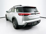 Used 2024 Nissan Pathfinder SV image 5