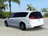 New 2025 Chrysler Pacifica Select image 4