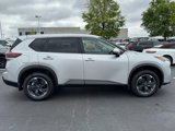 Used 2025 Nissan Rogue SV image 2