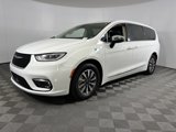 Certified 2023 Chrysler Pacifica Limited image 3