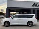 Used 2024 Chrysler Pacifica Touring-L image 2