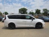 Used 2025 Chrysler Pacifica Limited image 5