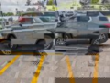 Used 2023 Chevrolet Traverse LT image 2