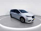 New 2024 Chrysler Pacifica Select image 2