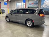 New 2025 Chrysler Pacifica Select image 3