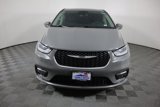 Used 2022 Chrysler Pacifica Touring-L image 4