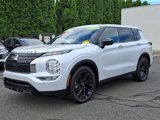 Used 2023 Mitsubishi Outlander SE image 3