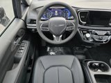 New 2025 Chrysler Pacifica Select image 3