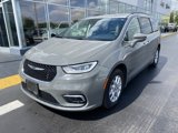 Used 2022 Chrysler Pacifica Touring-L image 4