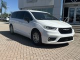 New 2025 Chrysler Pacifica Select image 4