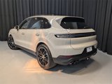 Used 2024 Porsche Cayenne image 3