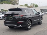 New 2025 Mitsubishi Outlander SE image 3